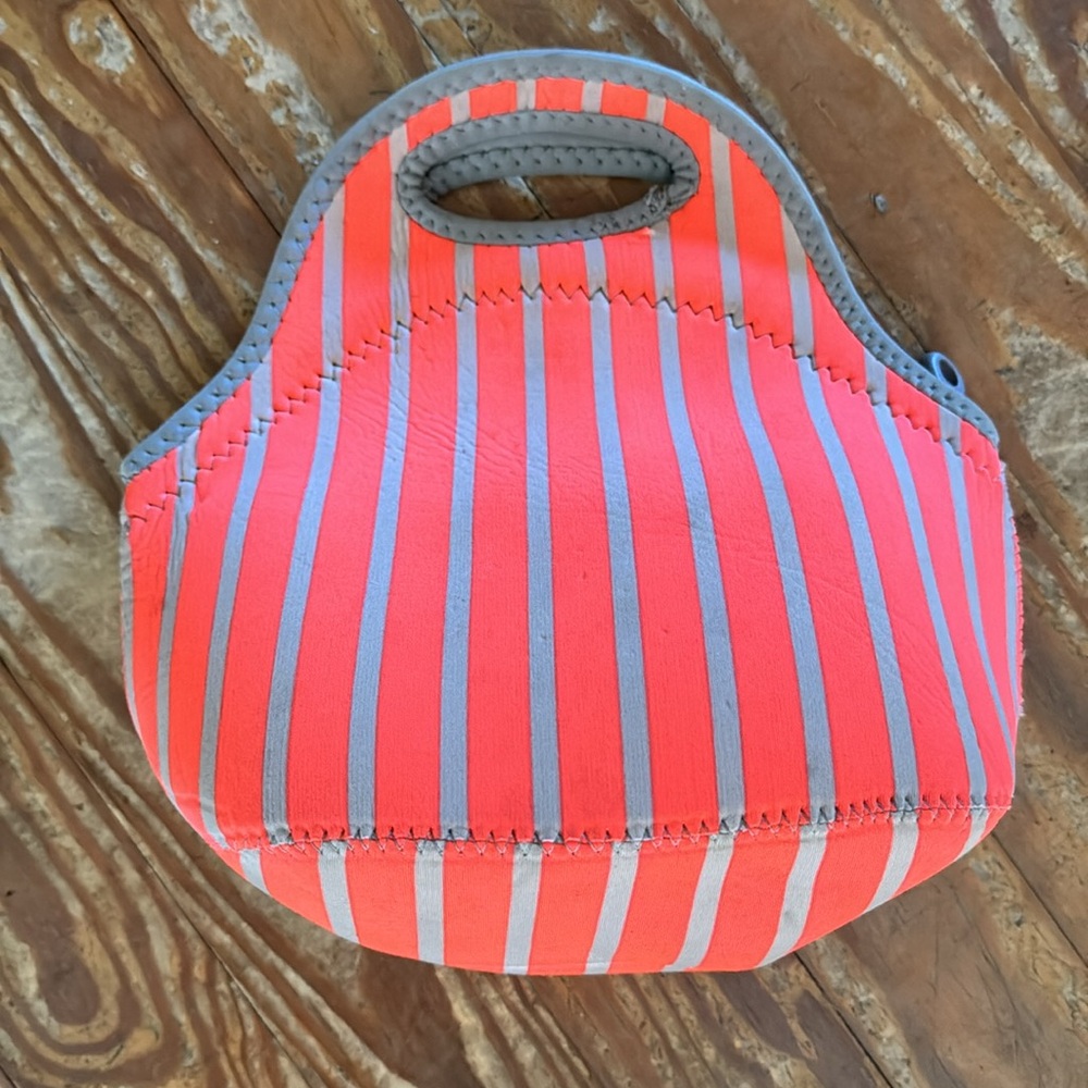 Built gourmet getaway lunch tote